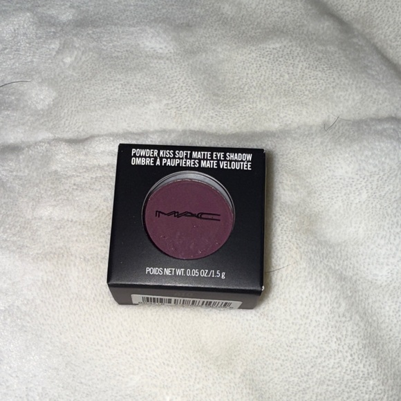 NWB MAC Cosmetics Powder Kiss Soft Matte Eyeshadow - P for Potent - Picture 1 of 2